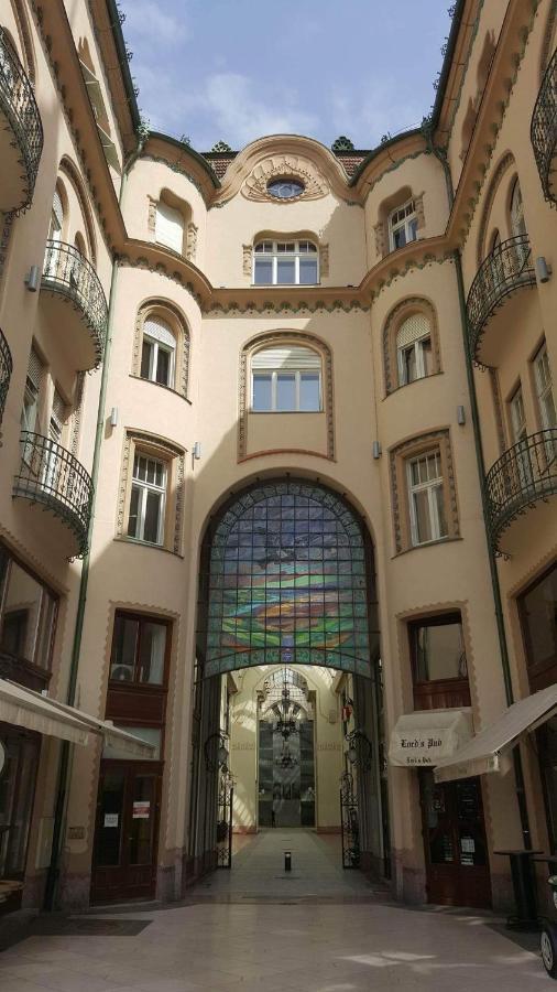 Bella Palace Орадя Экстерьер фото
